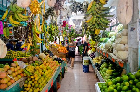 Mercado 23 - En este video te enseño cómo transportarte por la cuidad de Cancún y visitar el Mercado 23 de artesanías, comida típica de la región y mucho más, todo esto s...
